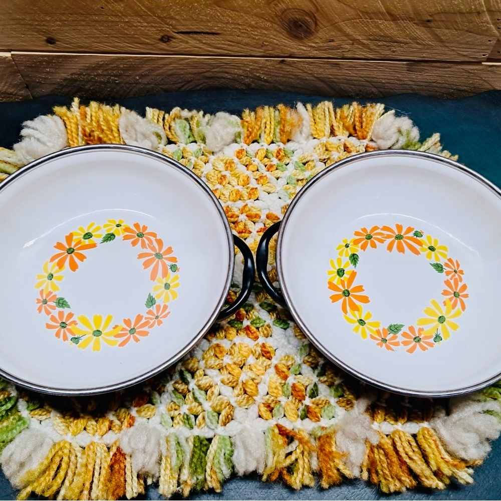 Vintage Ekco "Country Garden" porcelain-clad sizzler pans or bakeware
